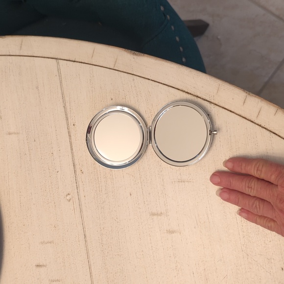 Compact purse mirror - Picture 3 of 5